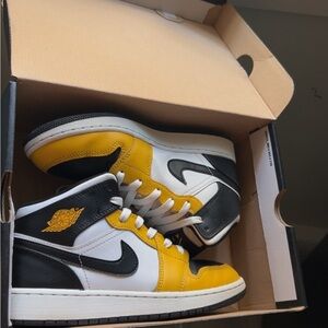 Nike Sneakers 5.5Y